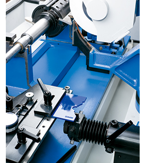 Multiple tracing rods allow for accurate and convenient grinding.